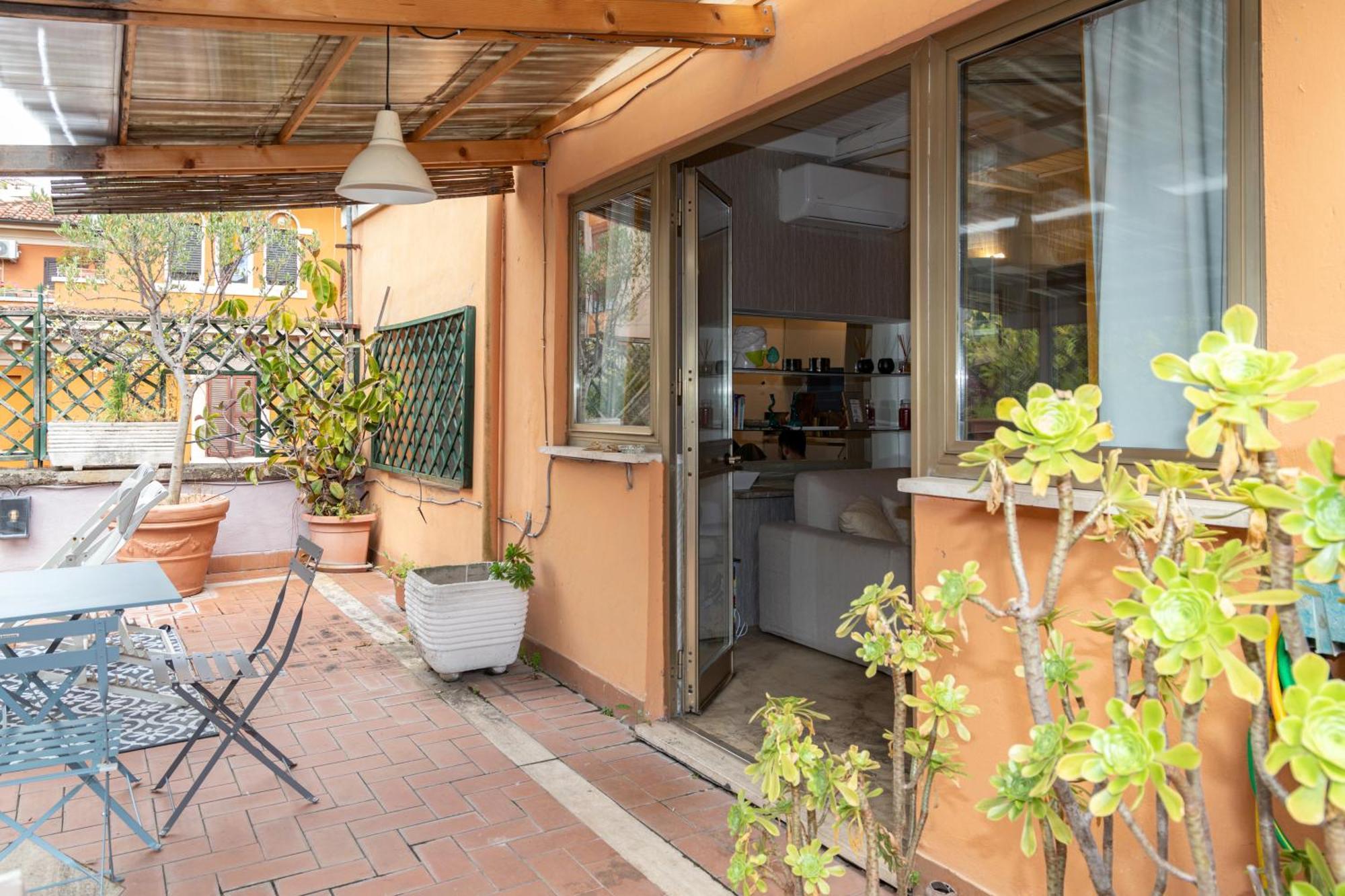 Your Trastevere Terrace Apartment